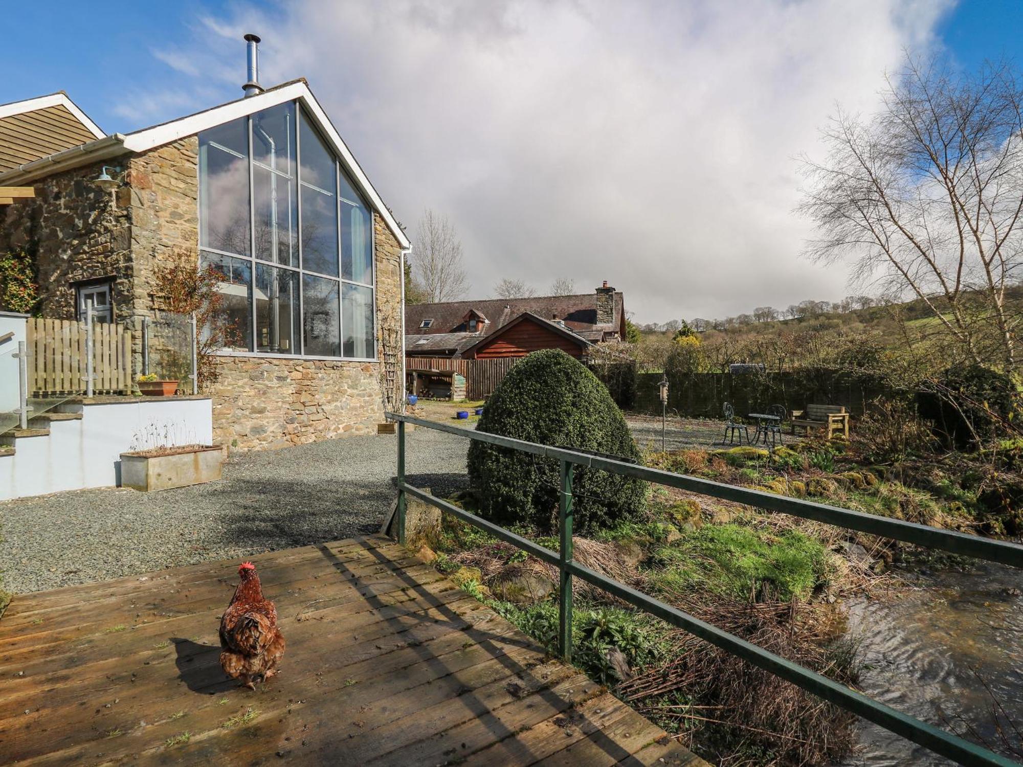 The Barn At Glanoer Villa Bettws Disserth Bagian luar foto